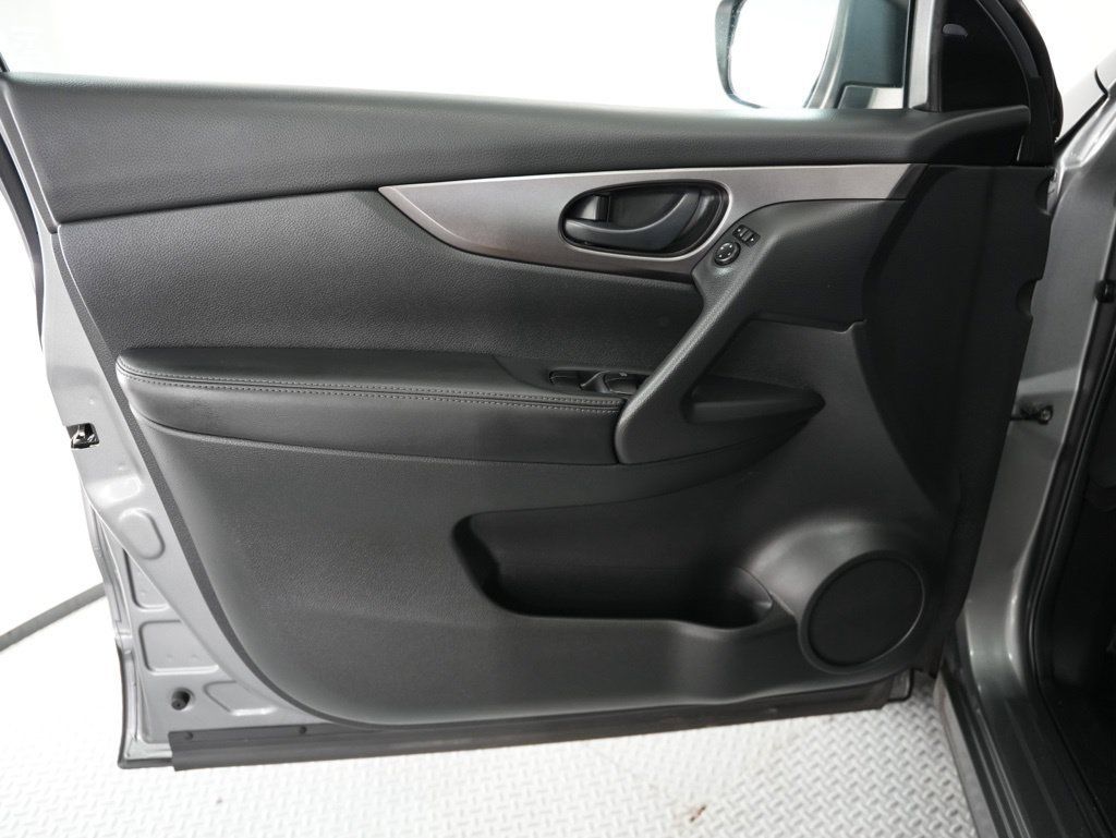 Used 2018 Nissan Rogue Sport S FWD image 36