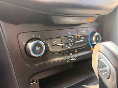 Used 2015 Ford Focus SE FWD image 33