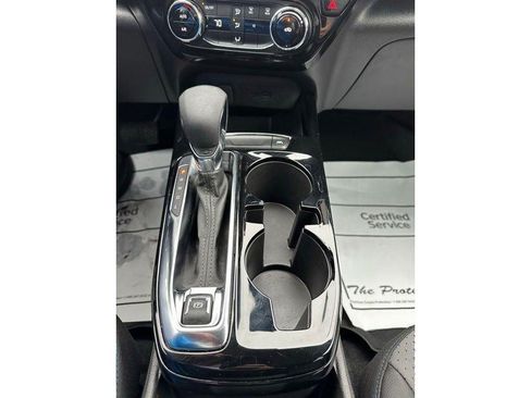Used 2025 Chevrolet Trax LT FWD image 46