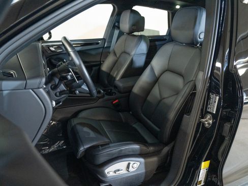 Certified 2026 Porsche Macan AWD/4WD image 5