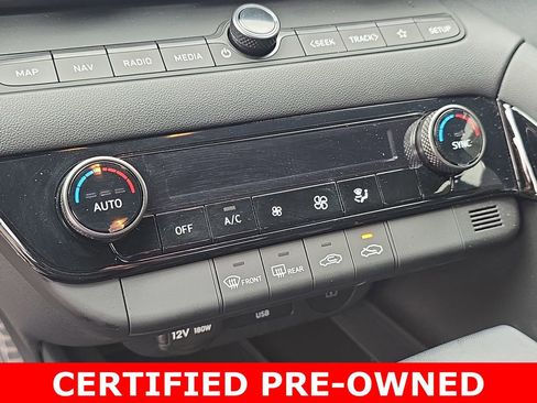 Certified 2025 Hyundai Elantra SEL image 21
