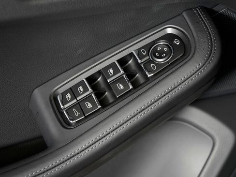 Certified 2026 Porsche Macan AWD/4WD image 16