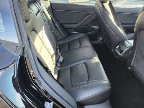 Used 2019 Tesla Model 3 Standard Range image 18