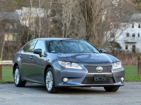 Used 2013 Lexus ES 350 w/ Luxury Pkg image 2