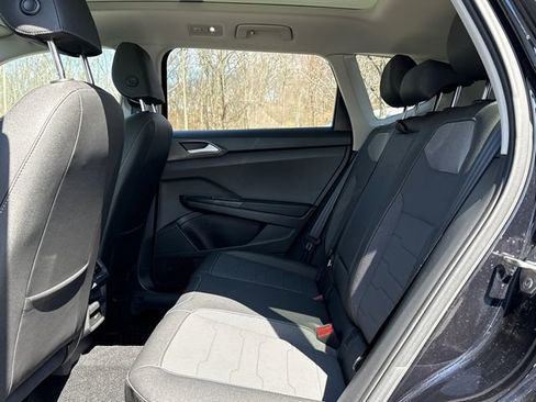 Certified 2025 Volkswagen Taos SE image 25