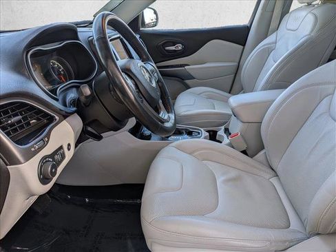 Used 2021 Jeep Cherokee Limited image 11