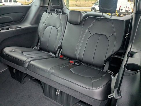New 2026 Chrysler Pacifica Select image 27