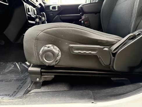 Used 2021 Jeep Wrangler Sport image 29