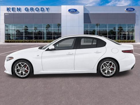 Used 2022 Alfa Romeo Giulia Ti RWD image 7