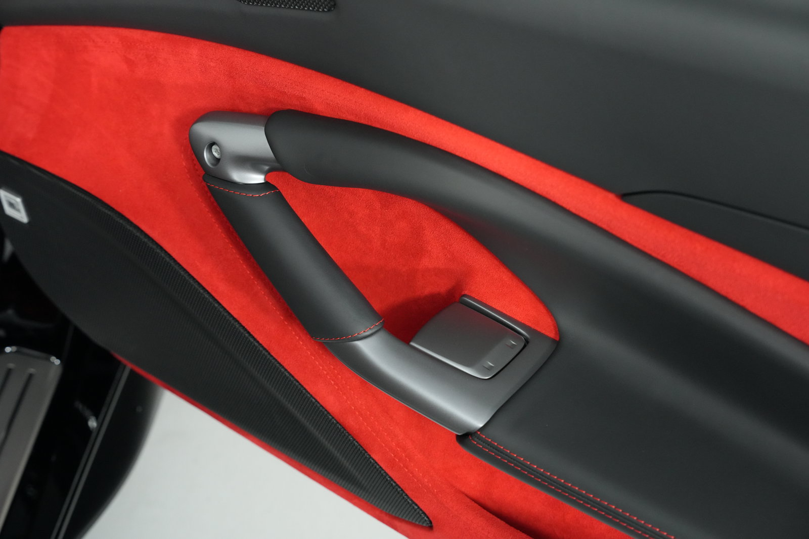 Used 2022 Ferrari F8 Spider RWD image 43