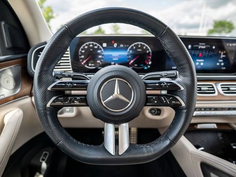 Used 2024 Mercedes-Benz GLS 450 4MATIC image 18