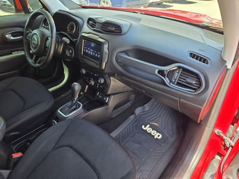 Used 2019 Jeep Renegade Altitude w/ Quick Order Package 2XM FWD image 11