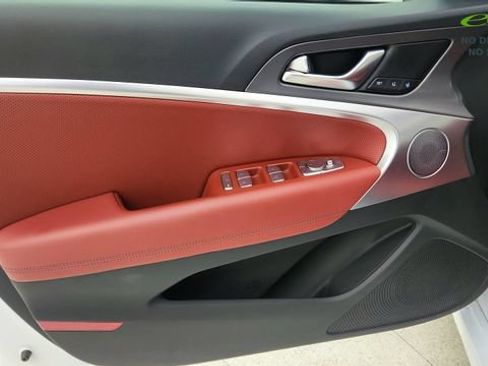 Used 2025 Genesis G70 2.5T image 35