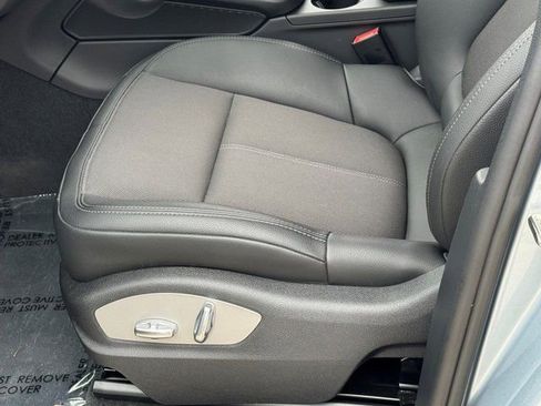 Used 2025 Porsche Macan image 15