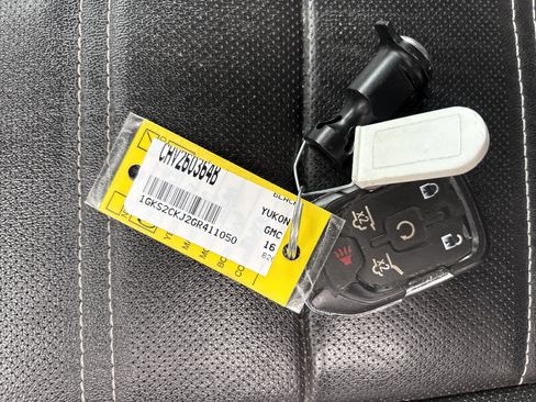 Used 2016 GMC Yukon Denali w/ Open Road Package image 32