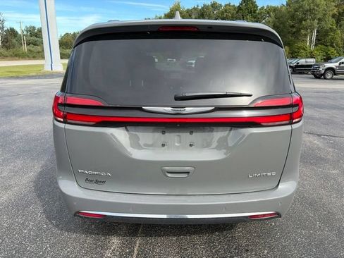 Used 2022 Chrysler Pacifica Limited FWD image 4