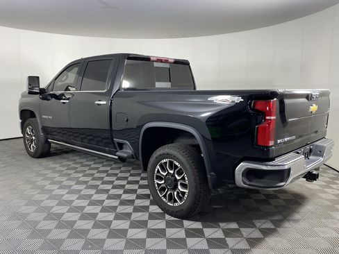 Used 2024 Chevrolet Silverado 3500 LTZ w/ LTZ Convenience Package AWD/4WD image 4