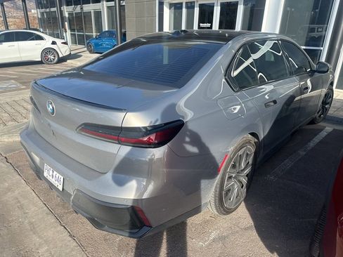 Used 2024 BMW 740i xDrive image 3