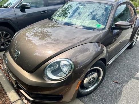 Used 2013 Volkswagen Beetle 2.5 FWD image 1