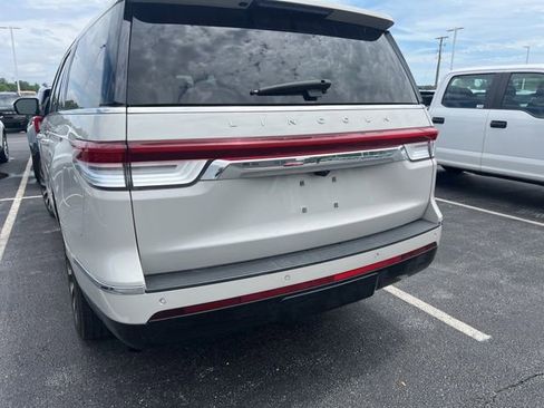 Used 2023 Lincoln Navigator L Reserve AWD/4WD image 11