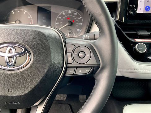 Used 2025 Toyota Corolla SE image 25