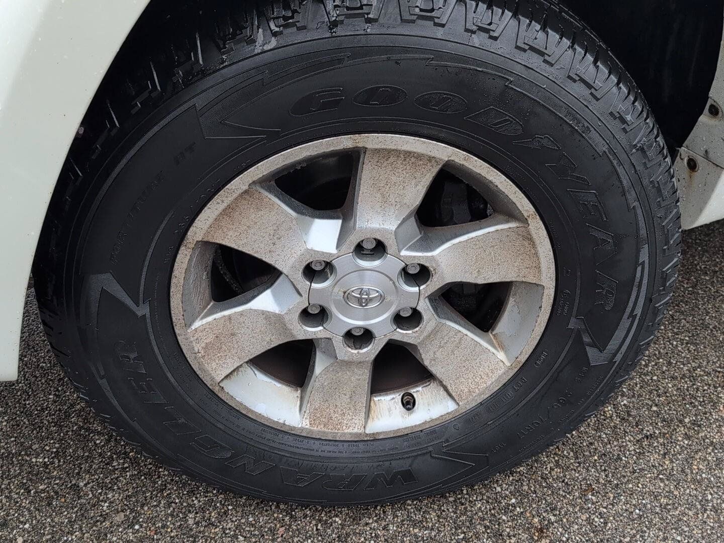 Used 2011 Toyota 4Runner SR5 w/ Premium Pkg w/Leather AWD/4WD image 11