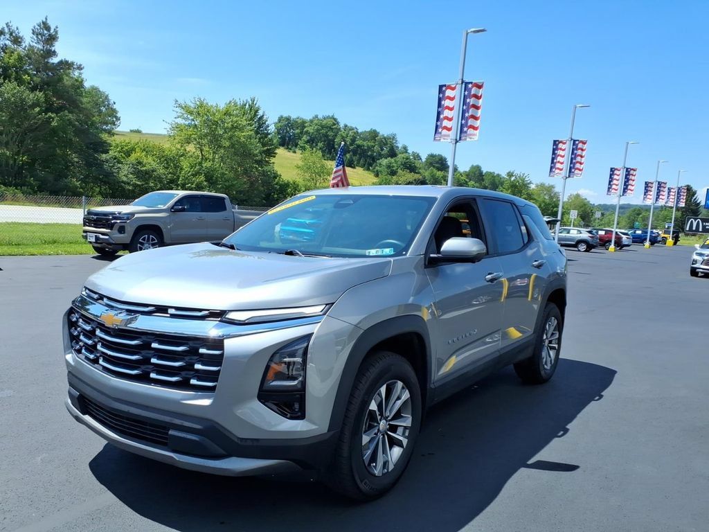 Used 2026 Chevrolet Equinox LT w/ Safety and Technology Package AWD/4WD image 4