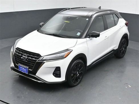 Used 2023 Nissan Kicks SR image 45