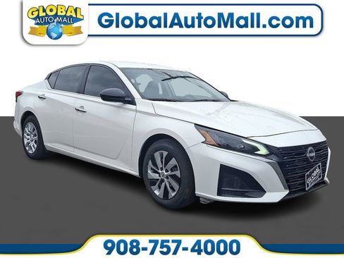 Used 2025 Nissan Altima 2.5 S FWD image 1