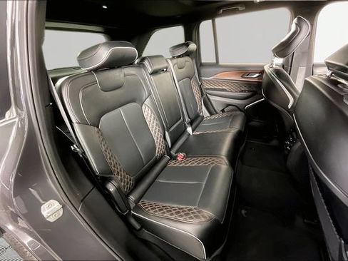 Used 2025 Jeep Grand Cherokee Summit w/ Obsidian Package AWD/4WD image 24