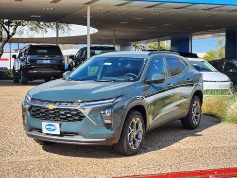 New 2026 Chevrolet Trax LT w/ LT Convenience Package image 3