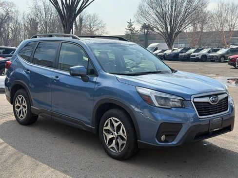 Used 2021 Subaru Forester Premium image 4