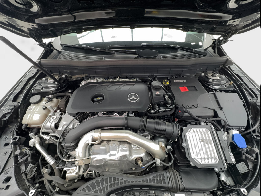 Used 2025 Mercedes-Benz GLB 250 4MATIC image 20