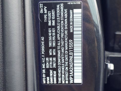 Certified 2022 Porsche Macan image 28