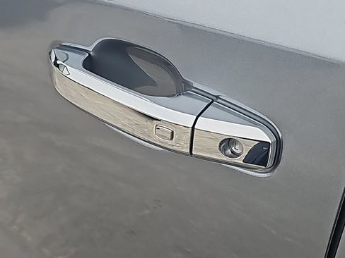 Used 2021 Chevrolet Silverado 1500 High Country image 11