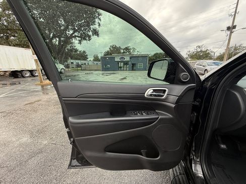 Used 2020 Jeep Grand Cherokee Altitude image 15