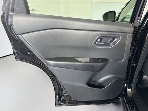 Used 2024 Nissan Rogue S image 26