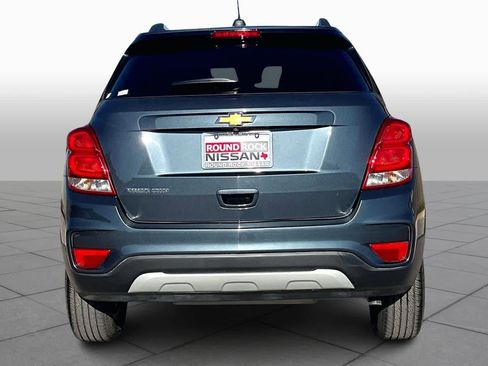 Used 2022 Chevrolet Trax LT w/ LT Convenience Package image 4