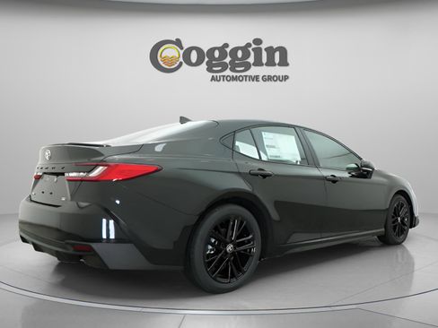 New 2026 Toyota Camry SE image 15