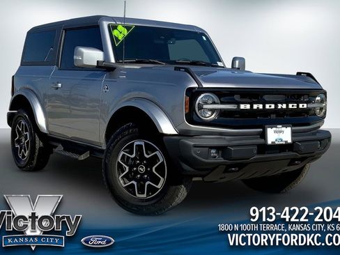 Used 2023 Ford Bronco Outer Banks AWD/4WD image 1
