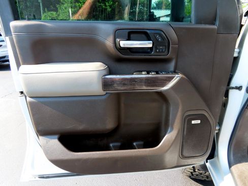 Used 2020 Chevrolet Silverado 2500 LTZ w/ LTZ Convenience Package image 18