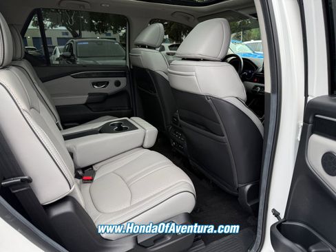 Certified 2025 Honda Pilot Elite image 12