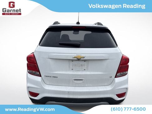 Used 2017 Chevrolet Trax LT w/ LT Convenience Package image 4