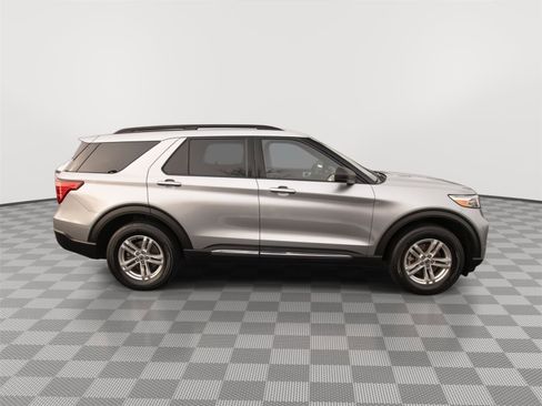 Used 2020 Ford Explorer XLT w/ Equipment Group 202A image 27