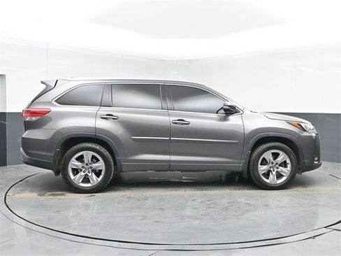 Used 2017 Toyota Highlander Limited image 15