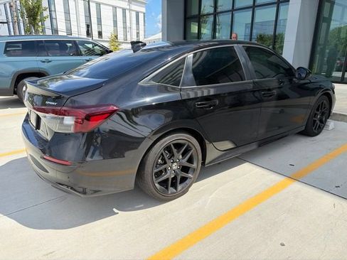 Used 2025 Honda Civic Sport image 4