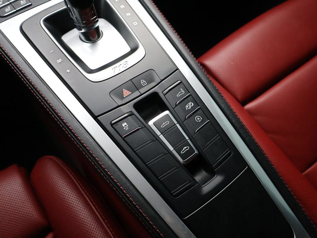 Used 2024 Porsche 718 Boxster RWD image 22