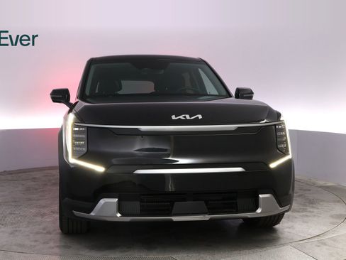 Used 2024 Kia EV9 Light Long Range RWD image 12
