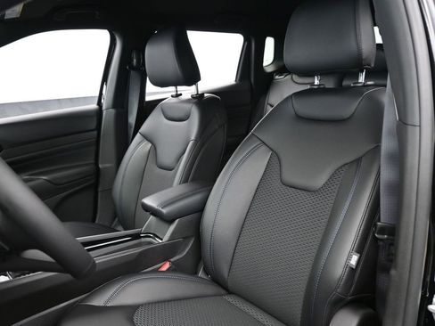 New 2026 Jeep Compass Latitude image 10