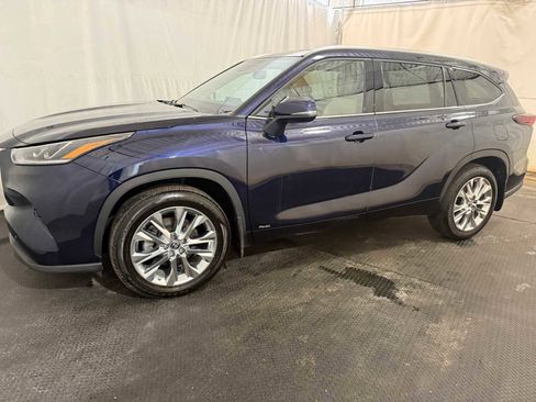 Used 2024 Toyota Highlander Limited image 2